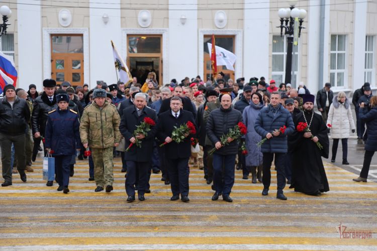 В Орле росгвардейцы приняли участие в памятных мероприятиях, посвященных Дню Неизвестного солдата