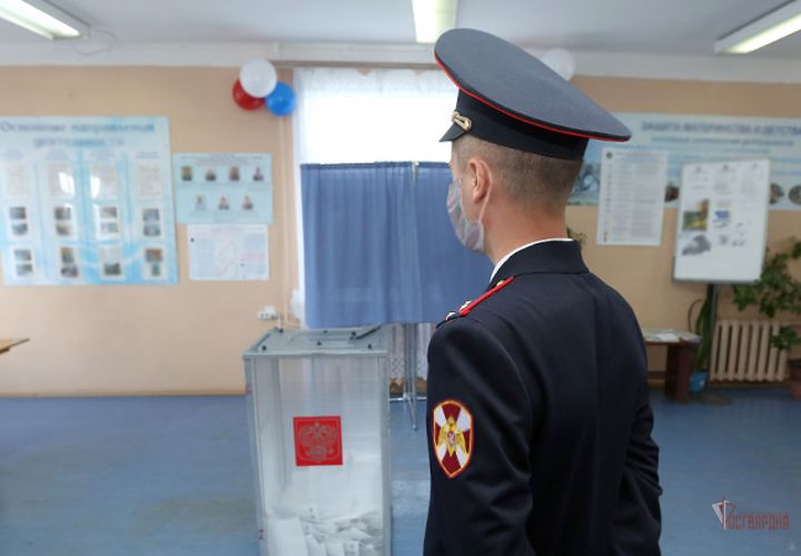Орловские росгвардейцы обеспечили общественную безопасность в период подготовки и проведения Единого дня голосования