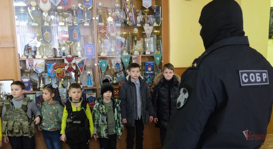 В гостях у СОБР Управления Росгвардии по Орловской области побывали будущие защитники Отечества