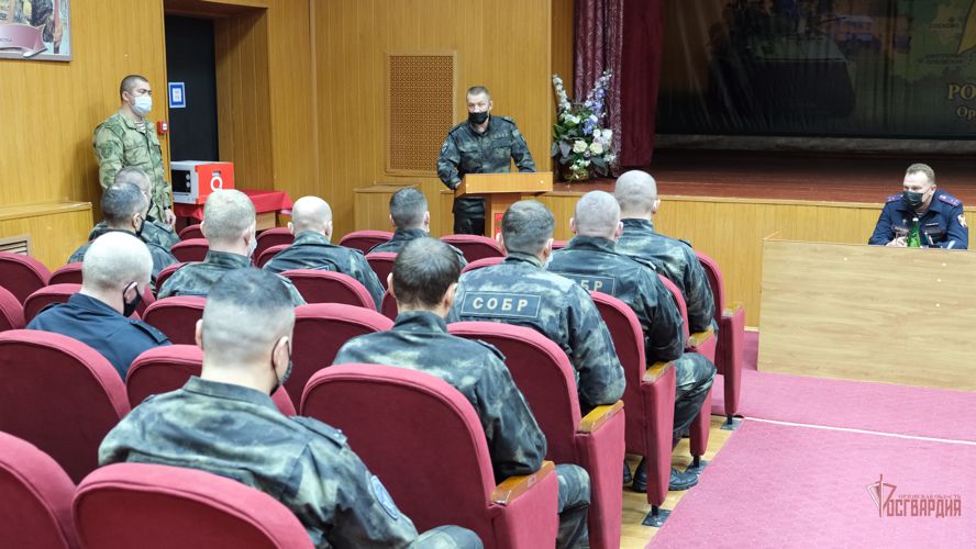 Сотрудников орловского СОБР поздравили с 29-ой годовщиной образования спецподразделений в России