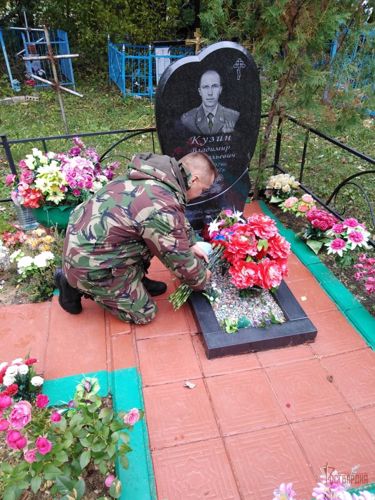 В Орле сотрудники СОБР почтили память кавалера ордена Мужества старшего лейтенанта Владимира Кузина