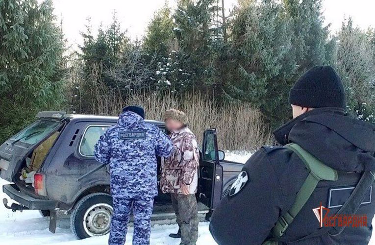 В ходе ведомственной акции «Безопасный Новый год» в Орловской области сотрудники Росгвардии проверили любителей зимней охоты