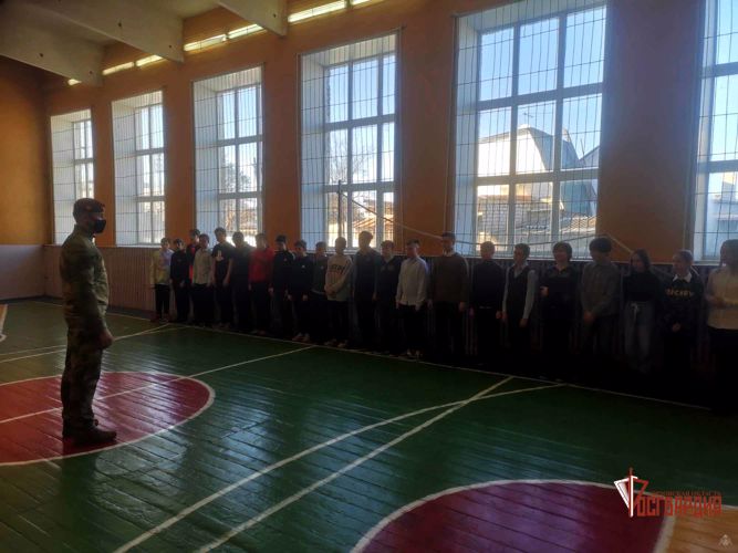 Орловские росгвардейцы встретились с воспитанниками подшефного класса