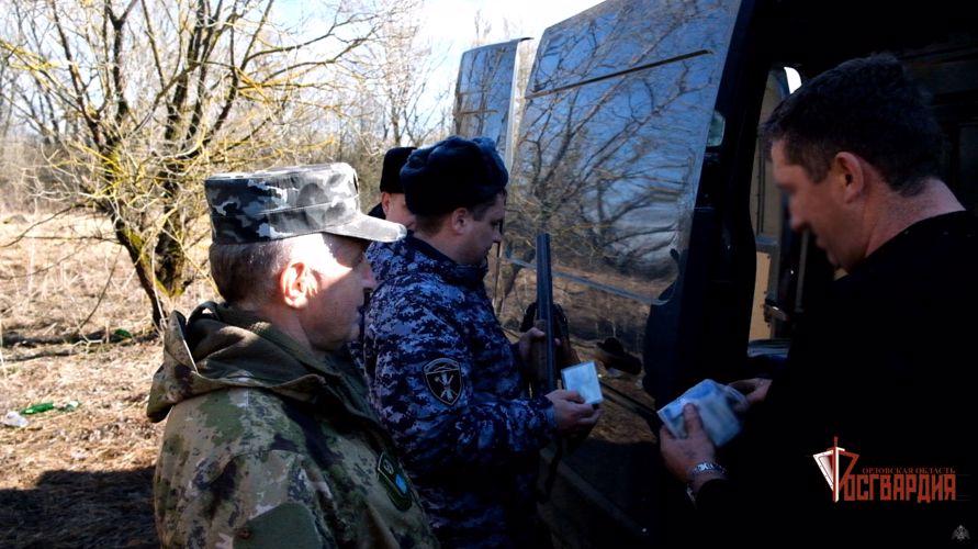 С участием росгвардейцев в лесах Орловской области проходят проверки владельцев оружия