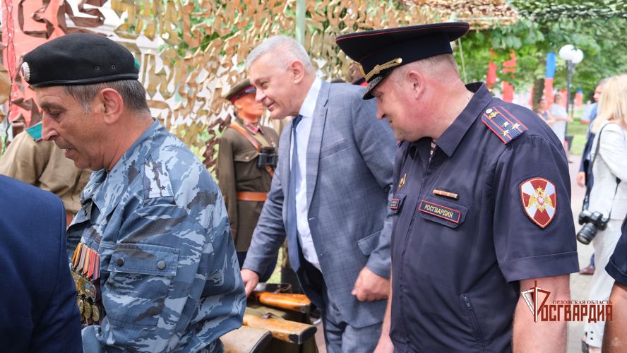  В Орле сотрудники и военнослужащие Росгвардии почтили память воинов-Героев