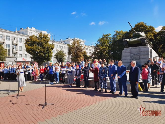 В Орле сотрудники ОМОН поздравили учащихся техникума с началом учебного года