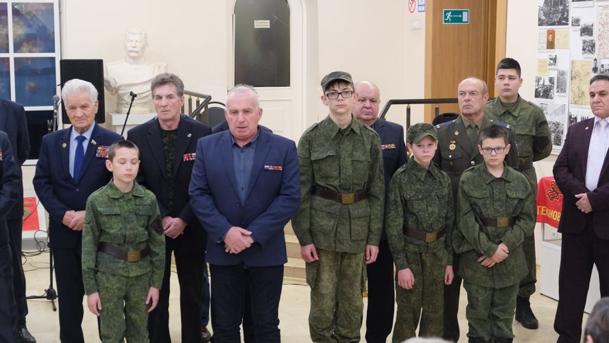 В преддверии Дня матери орловские росгвардейцы встретились с семьями погибших коллег