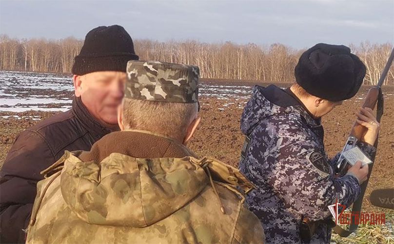 Орловские росгвардейцы проверили охотников на соблюдение правил ношения и транспортировки оружия