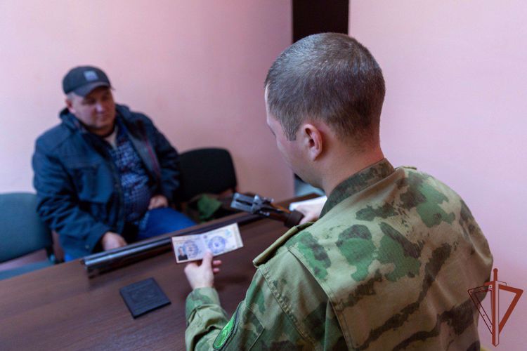 Росгвардейцы приняли на временное хранение свыше 400 единиц оружия от жителей Херсонской и Запорожской областей (видео)