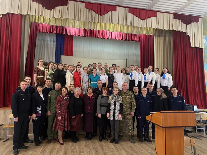 В Орле росгвардейцы и студенты подшефного техникума отдали дань памяти воинам-сталинградцам