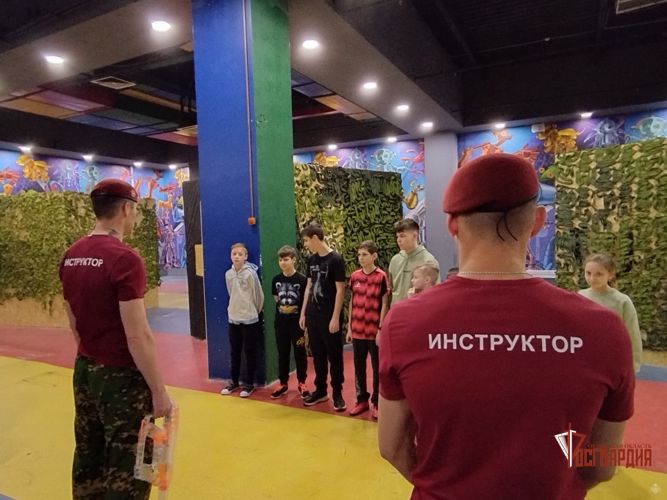 В Орле росгвардейцы провели мастер-класс для воспитанников лазертаг-клуба