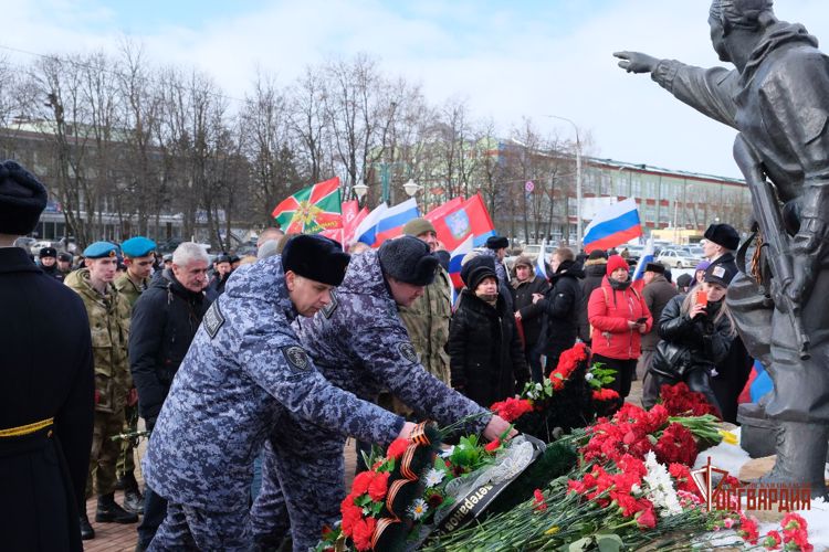 Орловские росгвардейцы почтили память воинов-интернационалистов