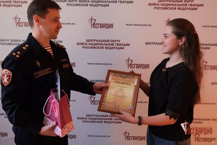 Орловские росгвардейцы наградили победителей конкурса детского рисунка