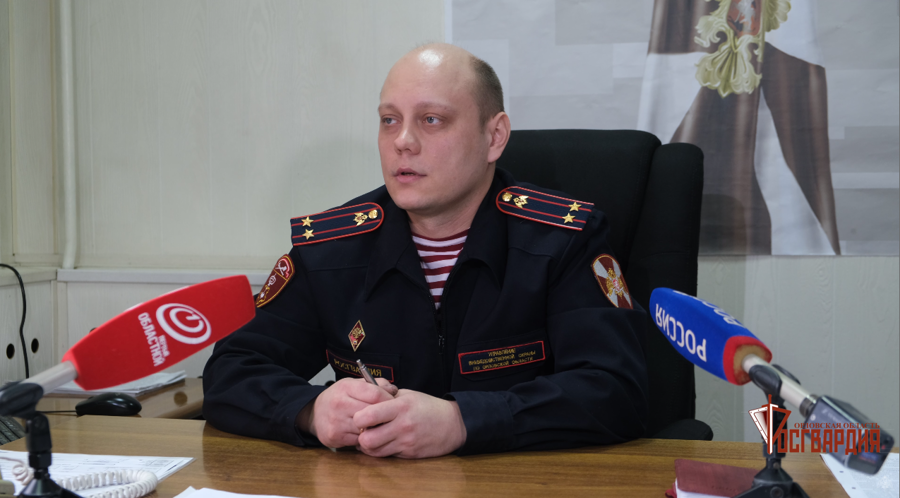 Орловские росгвардейцы рассказали журналистам об охране школьных автобусов