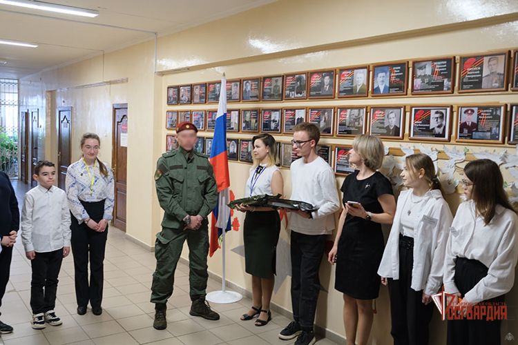 В Орле росгвардейцы отметили стремление школьников поддерживать участников СВО