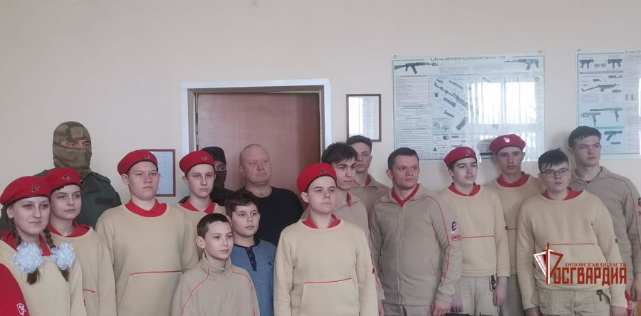 СОБР «Орел» пригласил в гости воспитанников патриотических объединений