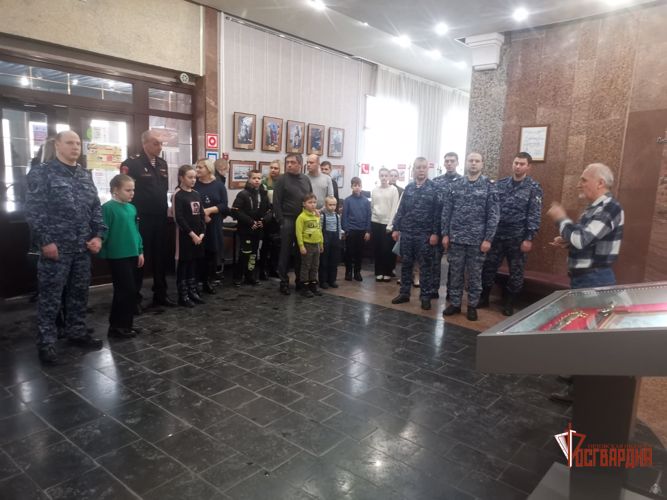 Семьи росгвардейцев — участников СВО побывали на экскурсии в военно-историческом музее Орла