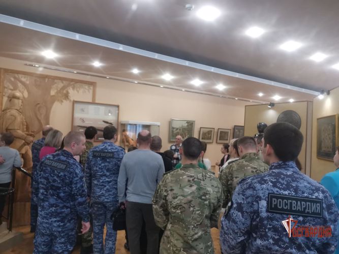 Семьи росгвардейцев — участников СВО побывали на экскурсии в военно-историческом музее Орла