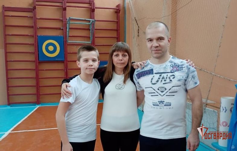 Семья сотрудника Росгвардии из Орла победила в спортивном конкурсе