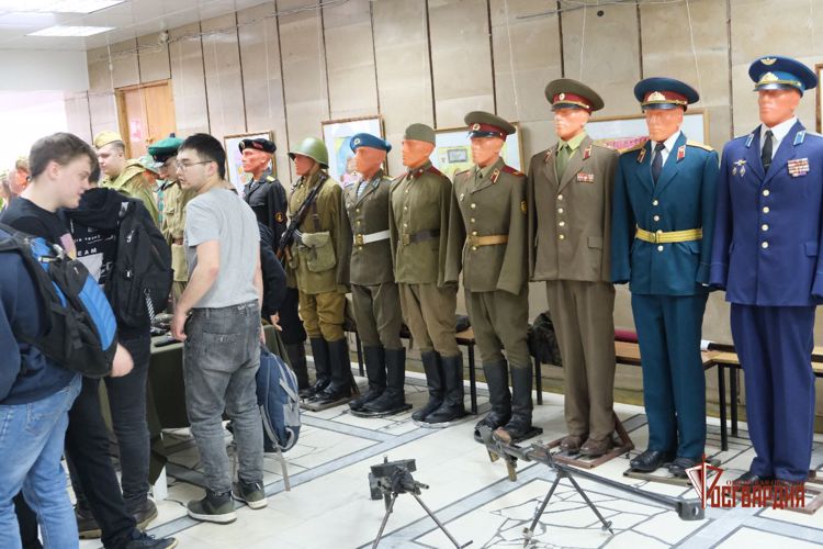 В Орле накануне Дня Росгвардии силовикам вручили награды