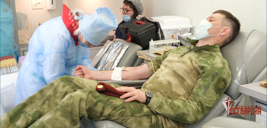 В Национальный день донора орловские росгвардейцы сдали более тридцати литров крови