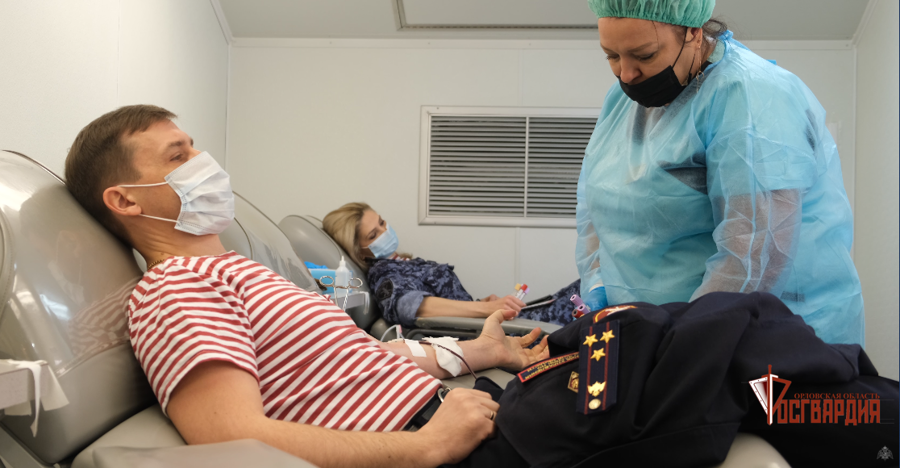 В Национальный день донора орловские росгвардейцы сдали более тридцати литров крови