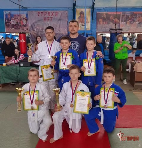 На соревнованиях по дзюдо шесть медалей завоевали сыновья орловского росгвардейца   