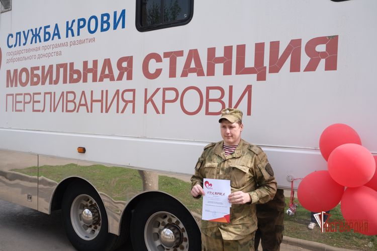 В Национальный день донора орловские росгвардейцы сдали более тридцати литров крови