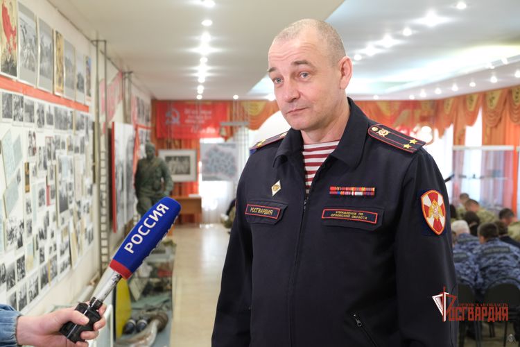  В Орле сотрудники и военнослужащие Росгвардии написали «Диктант Победы»