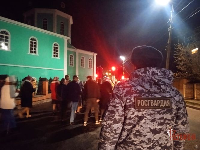 В Орле росгвардейцы обеспечили правопорядок во время пасхальных богослужений