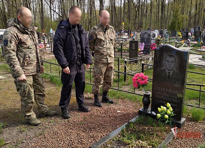 Бойцы ОМОН «Крепость» почтили память кавалера ордена Мужества Владислава Лапочкина