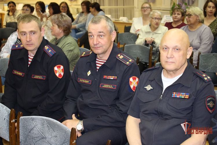 Сотрудники и военнослужащие Росгвардии приняли участие в празднике «Орловская книга – 2023»