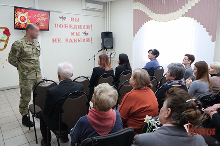 В Орле росгвардейцы поздравили жителей города с Днём Победы