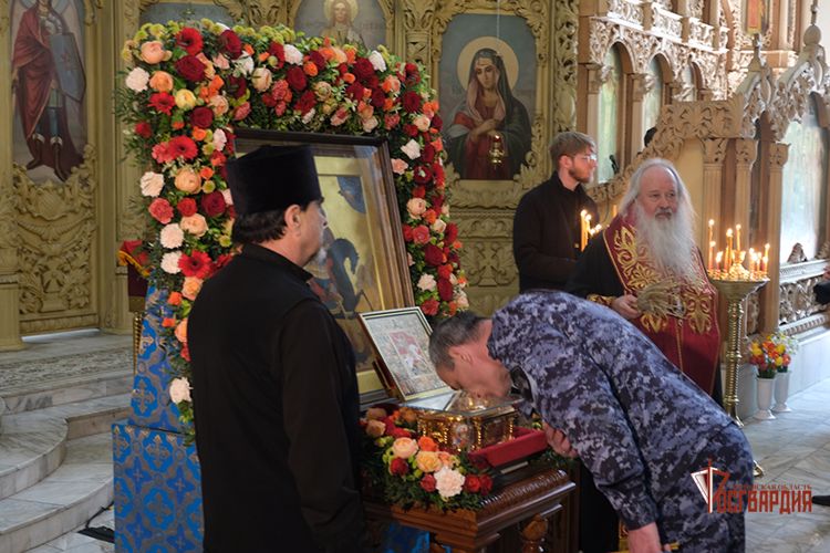 В Орле росгвардейцы поклонились мощам Георгия Победоносца