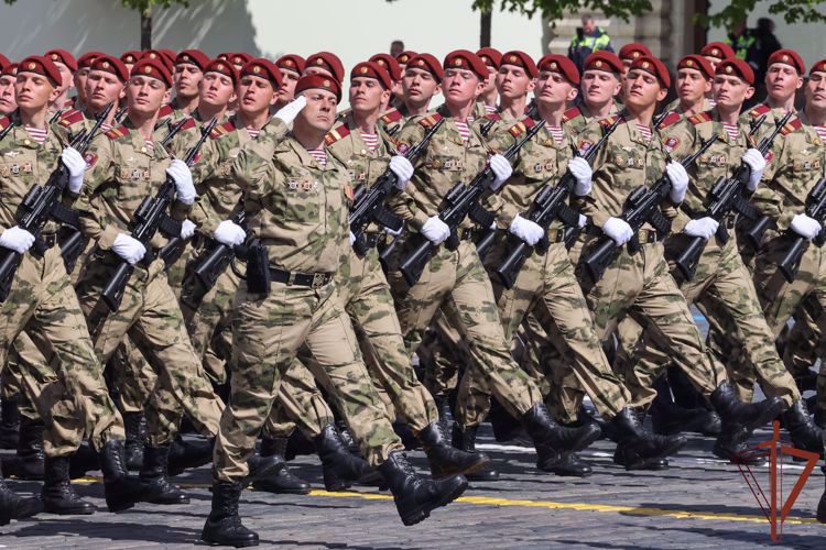 Военнослужащие Росгвардии приняли участие в военном параде на Красной площади