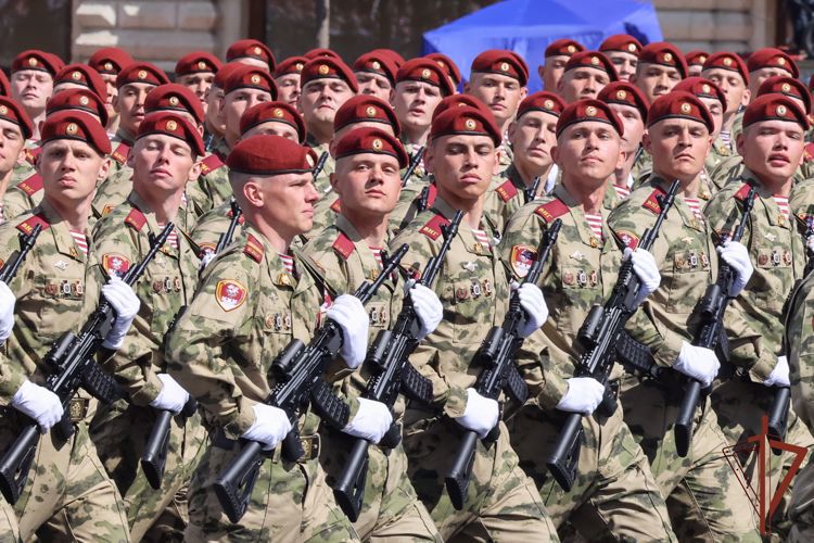 Военнослужащие Росгвардии приняли участие в военном параде на Красной площади