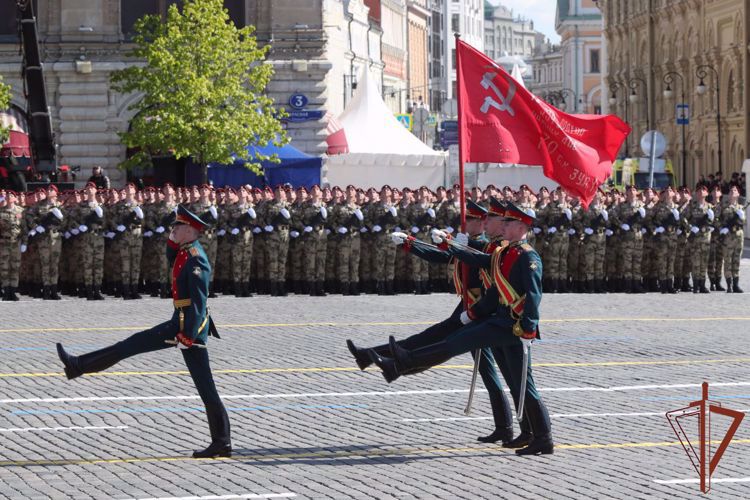 Военнослужащие Росгвардии приняли участие в военном параде на Красной площади