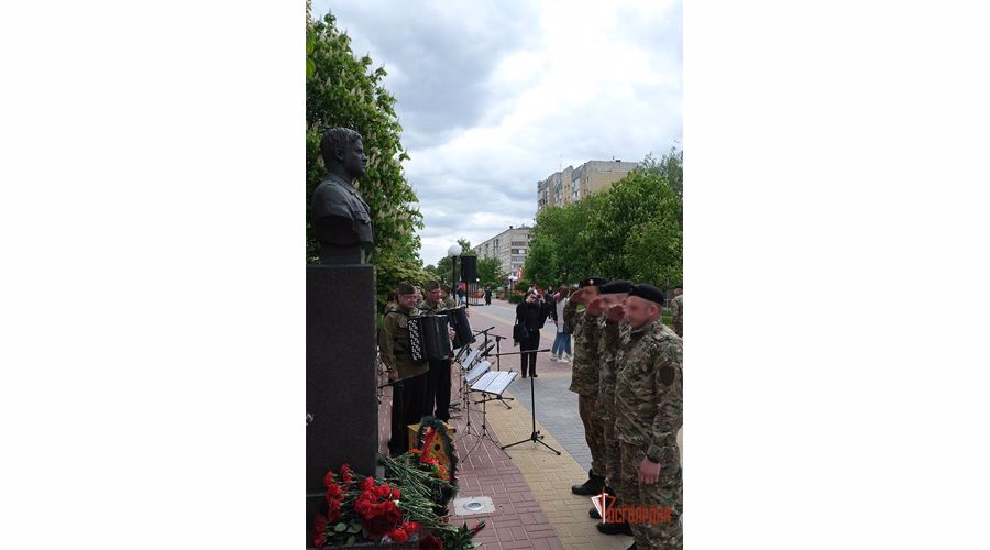В День Победы росгвардейцы возложили цветы к стеле «Орел — город воинской славы»