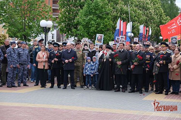 В День Победы росгвардейцы возложили цветы к стеле «Орел — город воинской славы»
