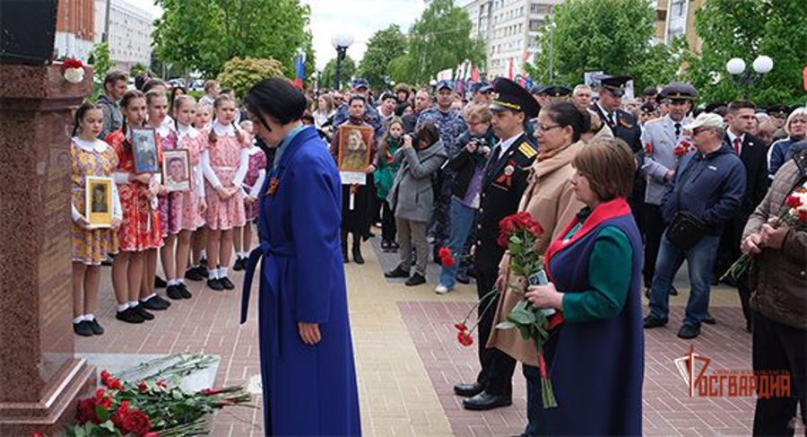 В День Победы росгвардейцы возложили цветы к стеле «Орел — город воинской славы»