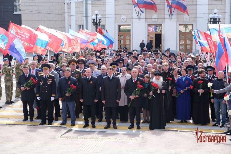 В День Победы росгвардейцы возложили цветы к стеле «Орел — город воинской славы»