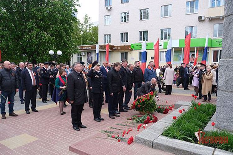 В День Победы росгвардейцы возложили цветы к стеле «Орел — город воинской славы»
