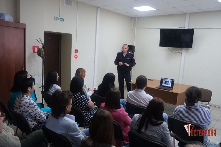 В Орле росгвардейцы провели занятие по профилактике распространения терроризма и экстремизма
