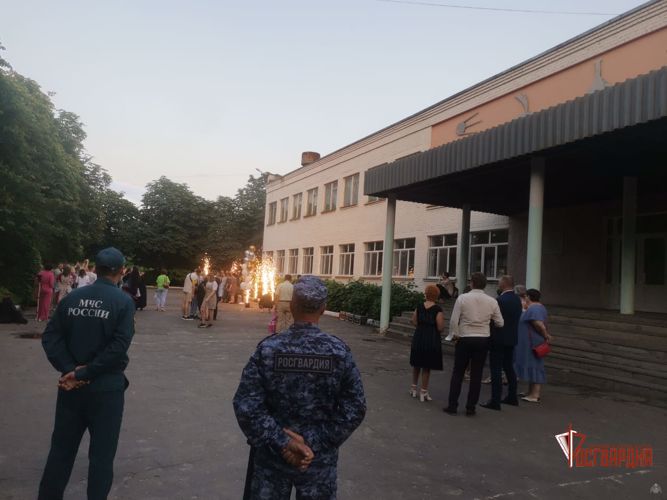 Росгвардейцы обеспечили безопасность орловских выпускников