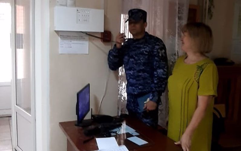 Росгвардейцы проверили готовность к новому учебному году 37 школ в Кромском и Свердловском районах