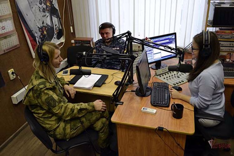 Орловским радиослушателям рассказали о порядке возмездной сдачи незаконно хранящегося оружия