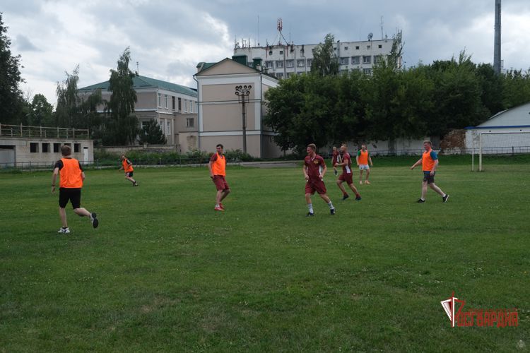 В Орле росгвардейцы сыграли товарищеский футбольный матч с журналистами