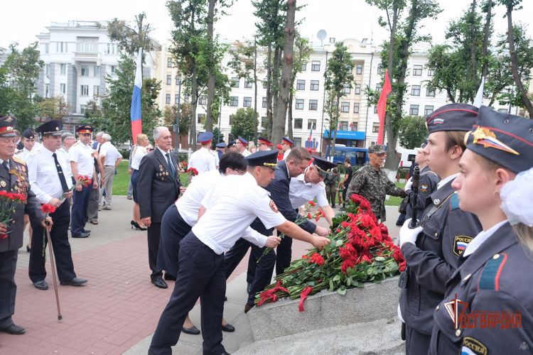 В Орле росгвардейцы почтили память погибших в годы Великой Отечественной войны