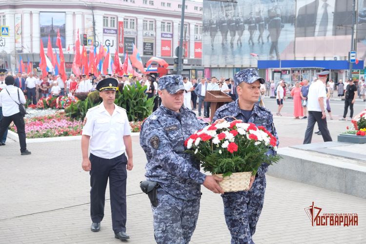 В Орле росгвардейцы почтили память погибших в годы Великой Отечественной войны