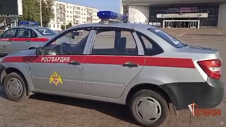 Орловские росгвардейцы не позволили судимому хулигану разбить дверь в университете